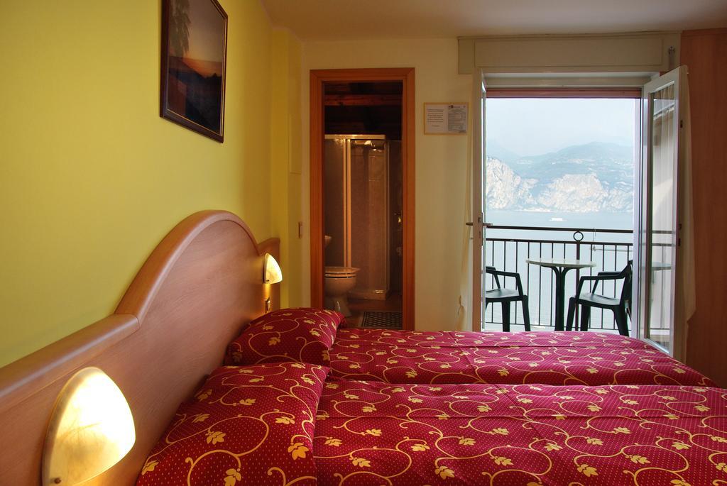 Hotel Residence Panoramica Brenzone sul Garda Room photo